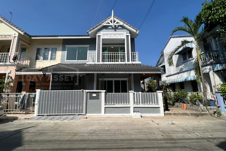 ขายบ้านแฝดหลังมุม รีโนเวทใหม่ หมู่บ้านฟ้าปิยรมย์ ใกล้สำนักงานที่ดินลำลูกกา ปทุมธานี ฟรีค่าใช้จ่ายในวันโอน ขายเพียง 2,200,000 ล้านบาท