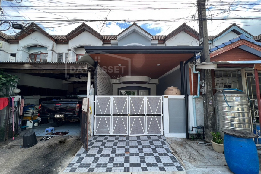 ขายทาวน์เฮ้าส์ 2 ชั้น รีโนเวท พร้อมเข้าอยู่ หมู่บ้านเอราวัณ ลำลูกกา-คลอง3 พื้นที่ 17 ตารางวา ขายเพียง  1,690,000 ล้านบาท